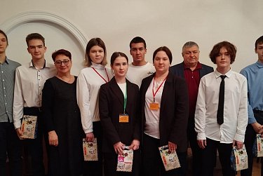 Депутаты помогают создавать новогоднюю сказку